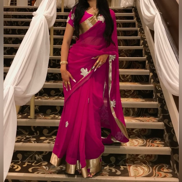 Saree Pink with Gold Silk Trim and Embroidered Designs - Picture 2 of 7